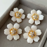 Chunky shell flower earrings