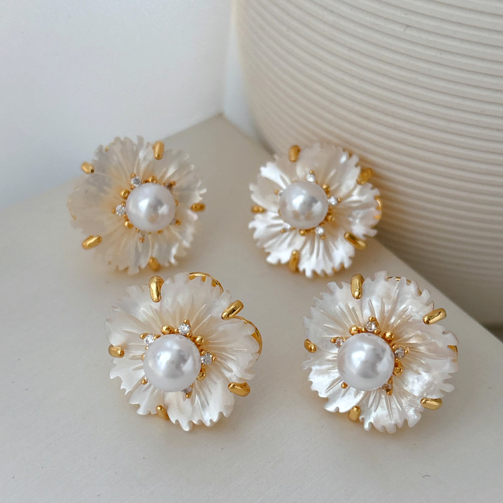 Shell pearl flower earrings
