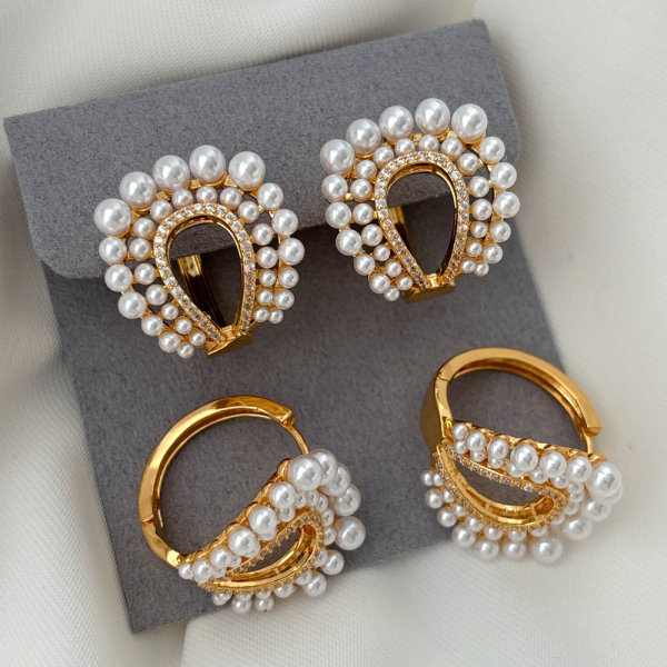 U shape pearl earrings