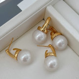 Pearl drop earrings