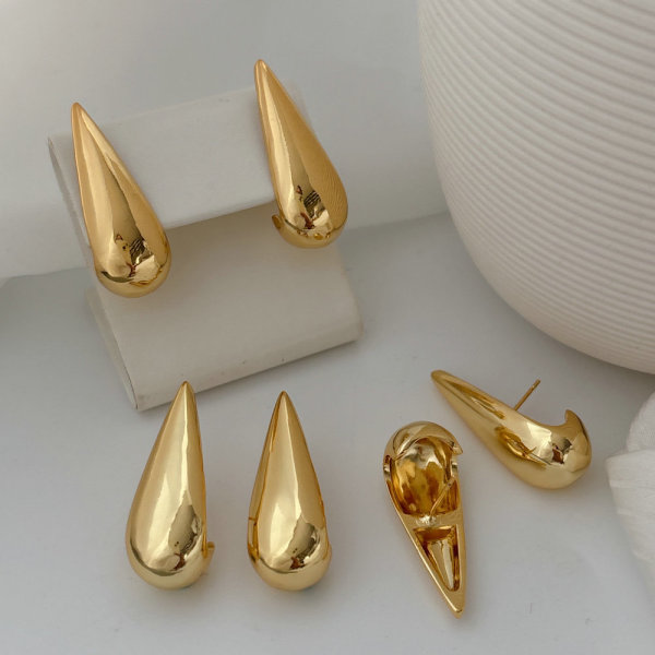 Metal teardrop earrings