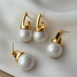 Pearl drop earrings