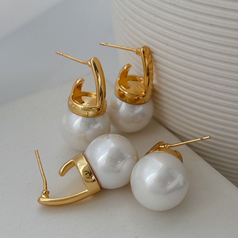 Pearl drop earrings