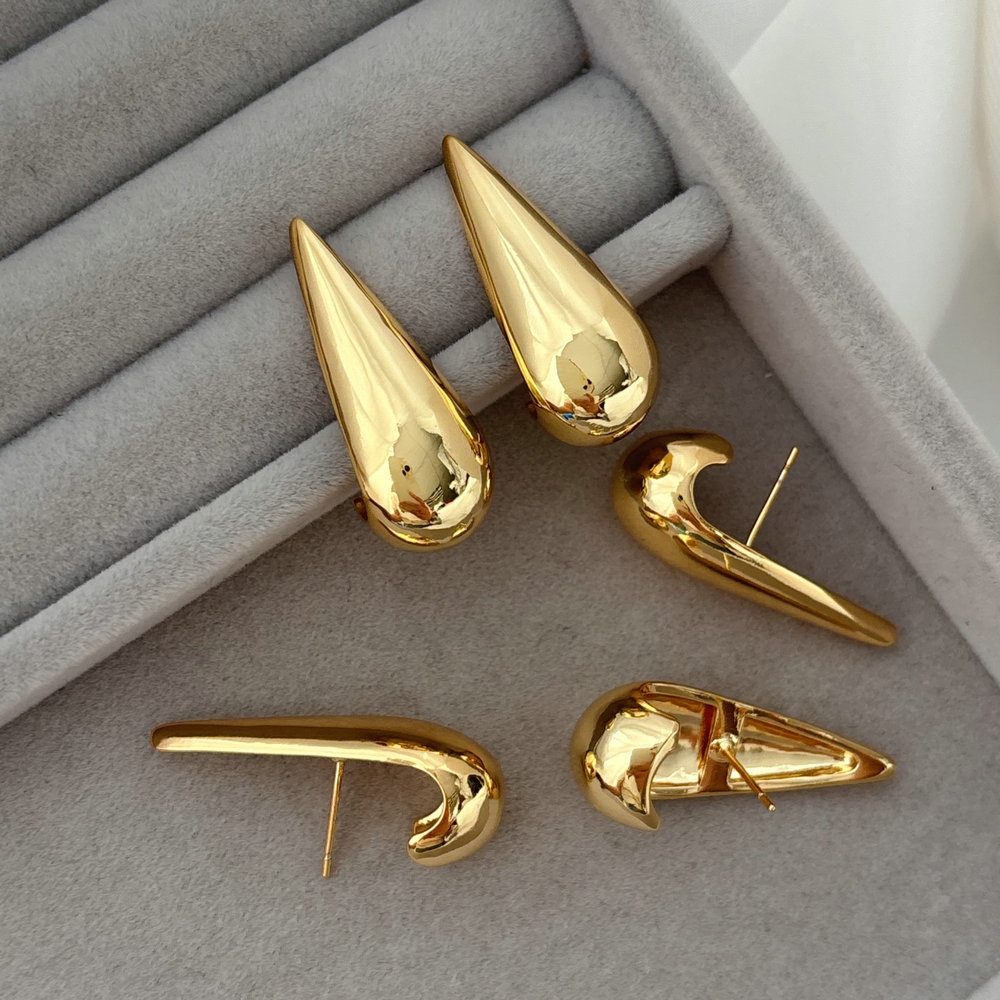 Metal teardrop earrings