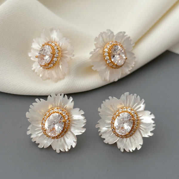 Shell flower earrings
