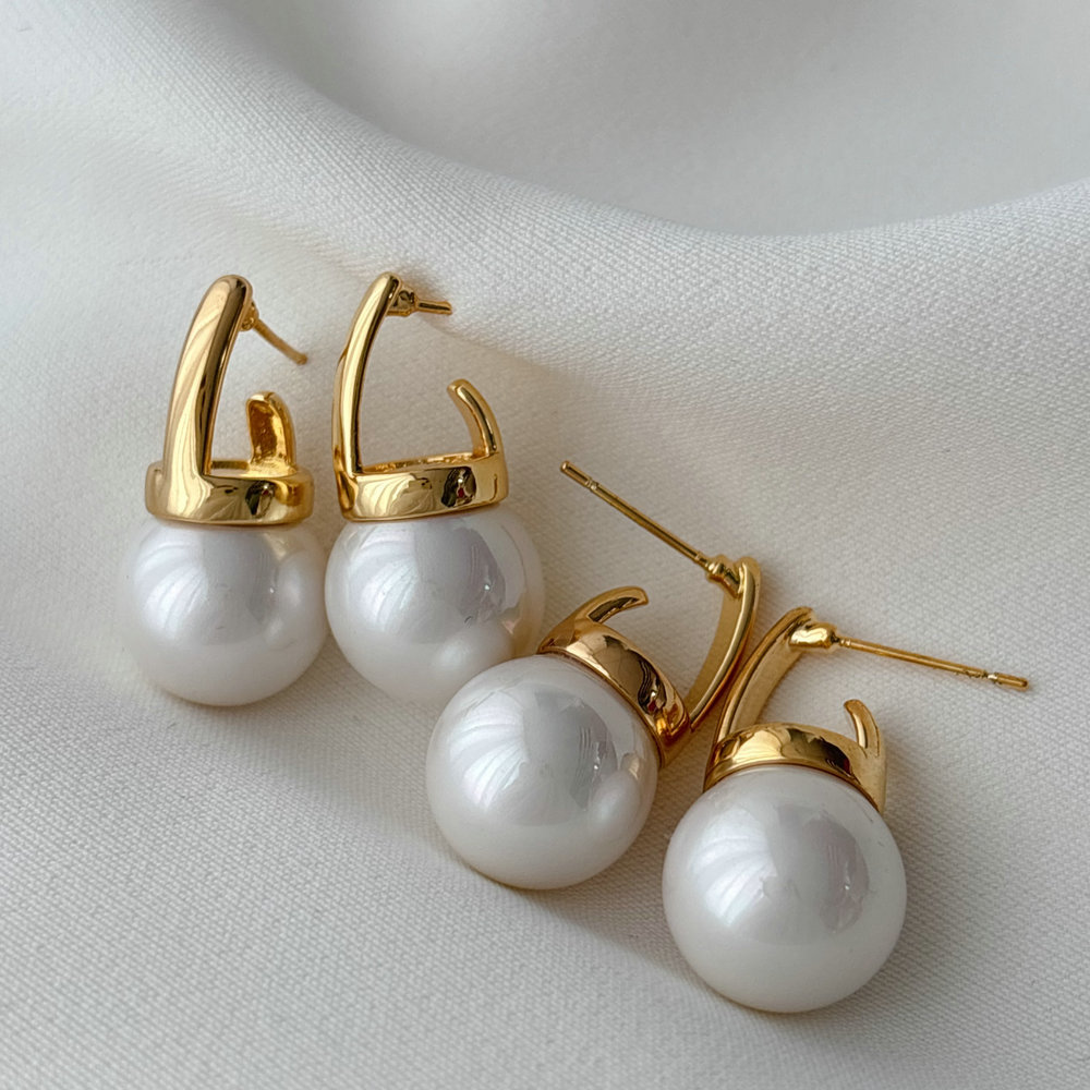 Pearl drop earrings