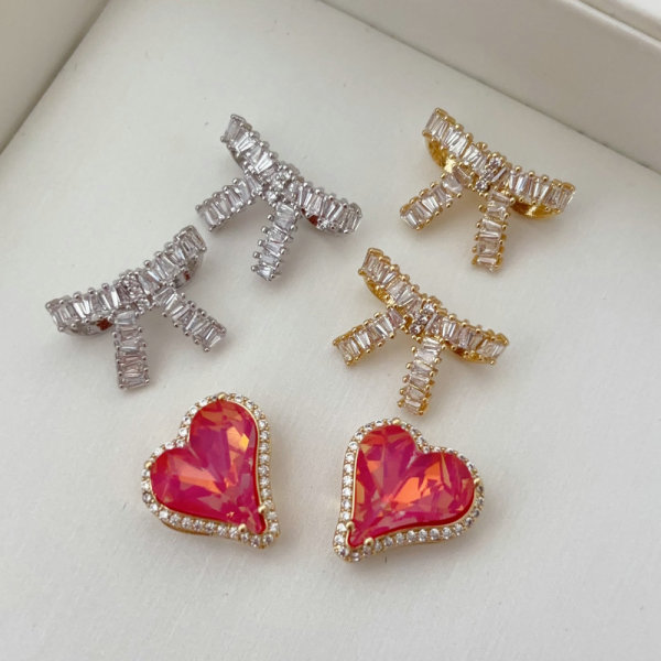 Pave bow charm
