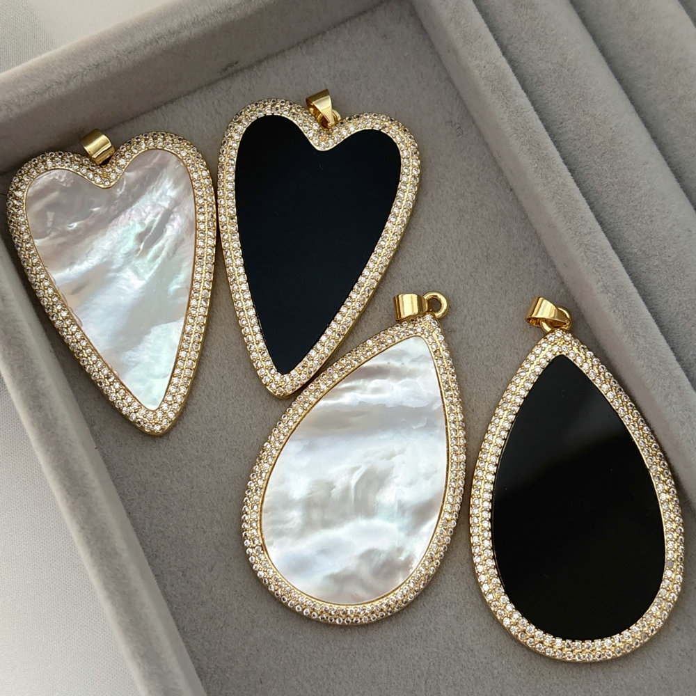 Big teardrop shell pendant