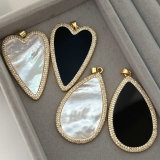 Big teardrop shell pendant