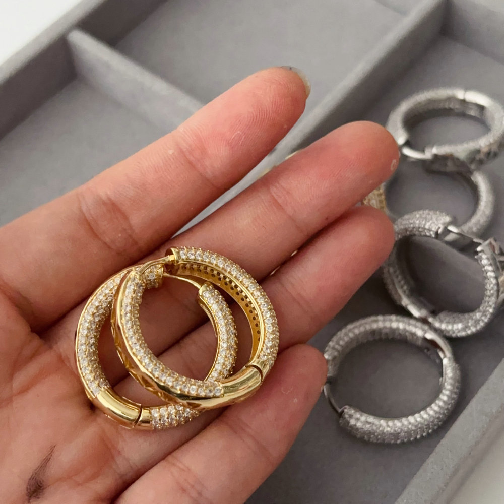 Pave zircon basic hoop