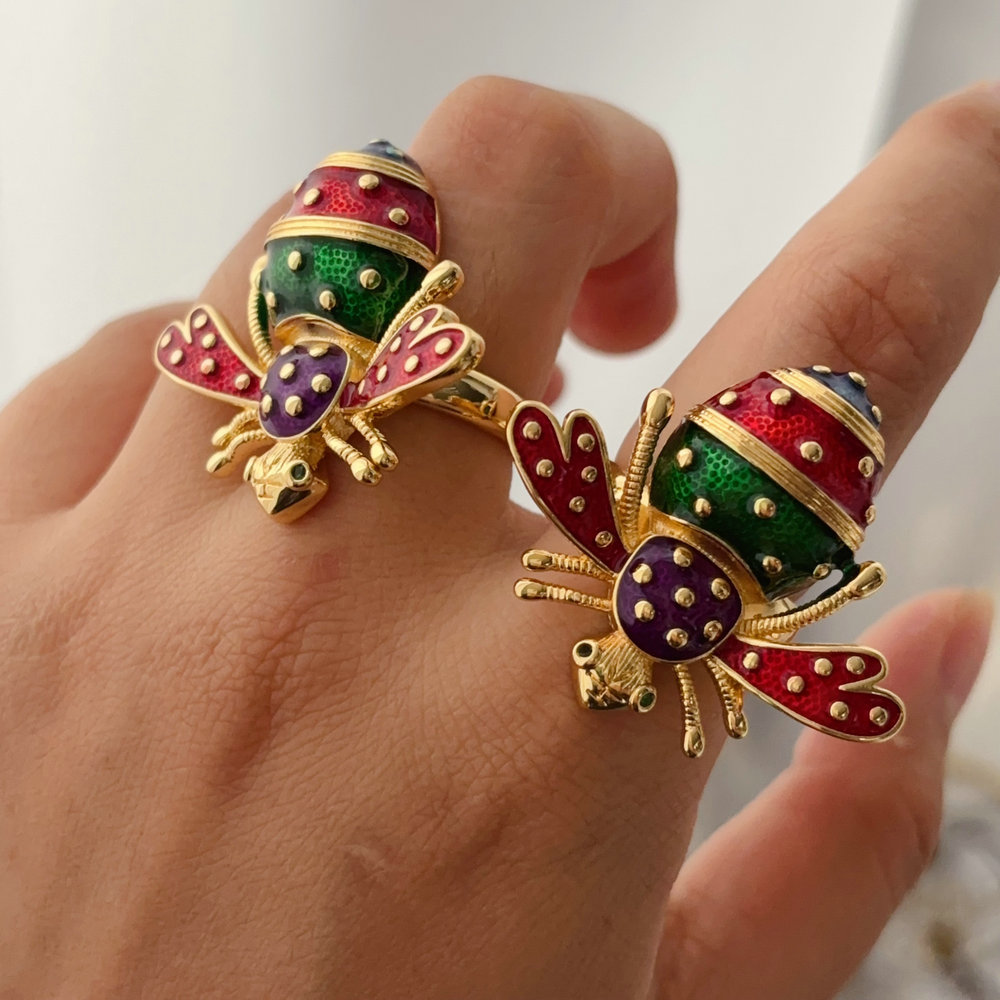Enamel bee ring
