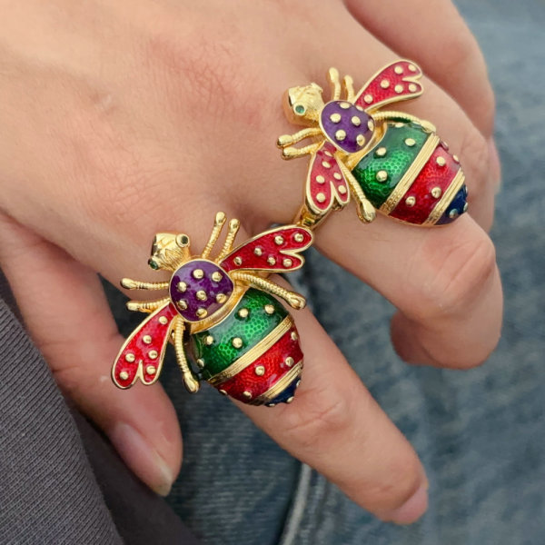 Enamel bee ring