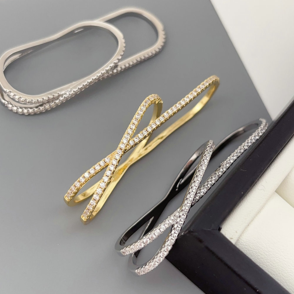Pave zircon chunky pin ring