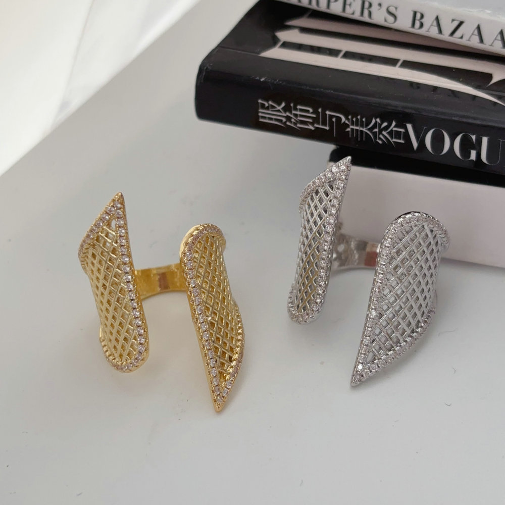 Pave wave ring