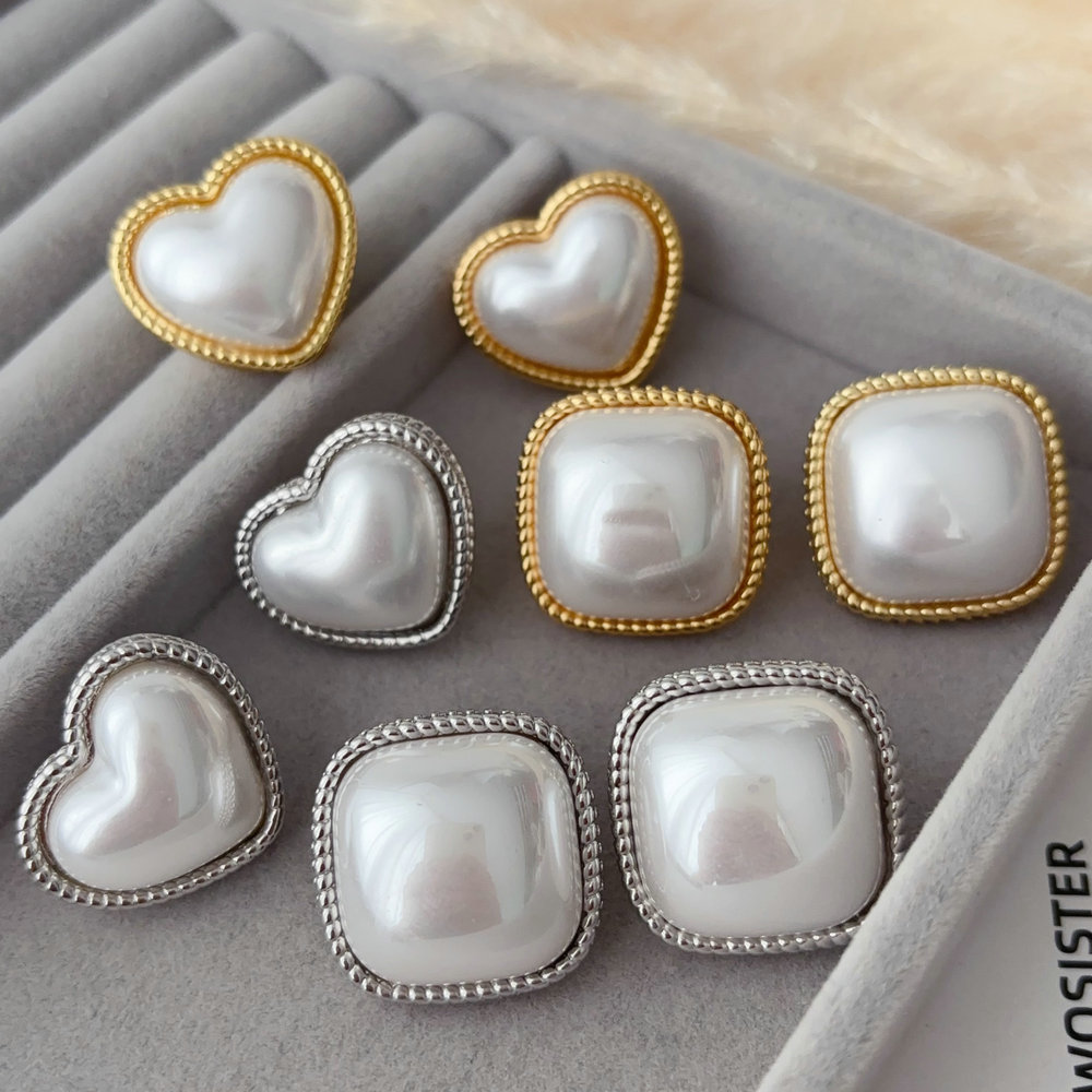 Square heart pearl earrings