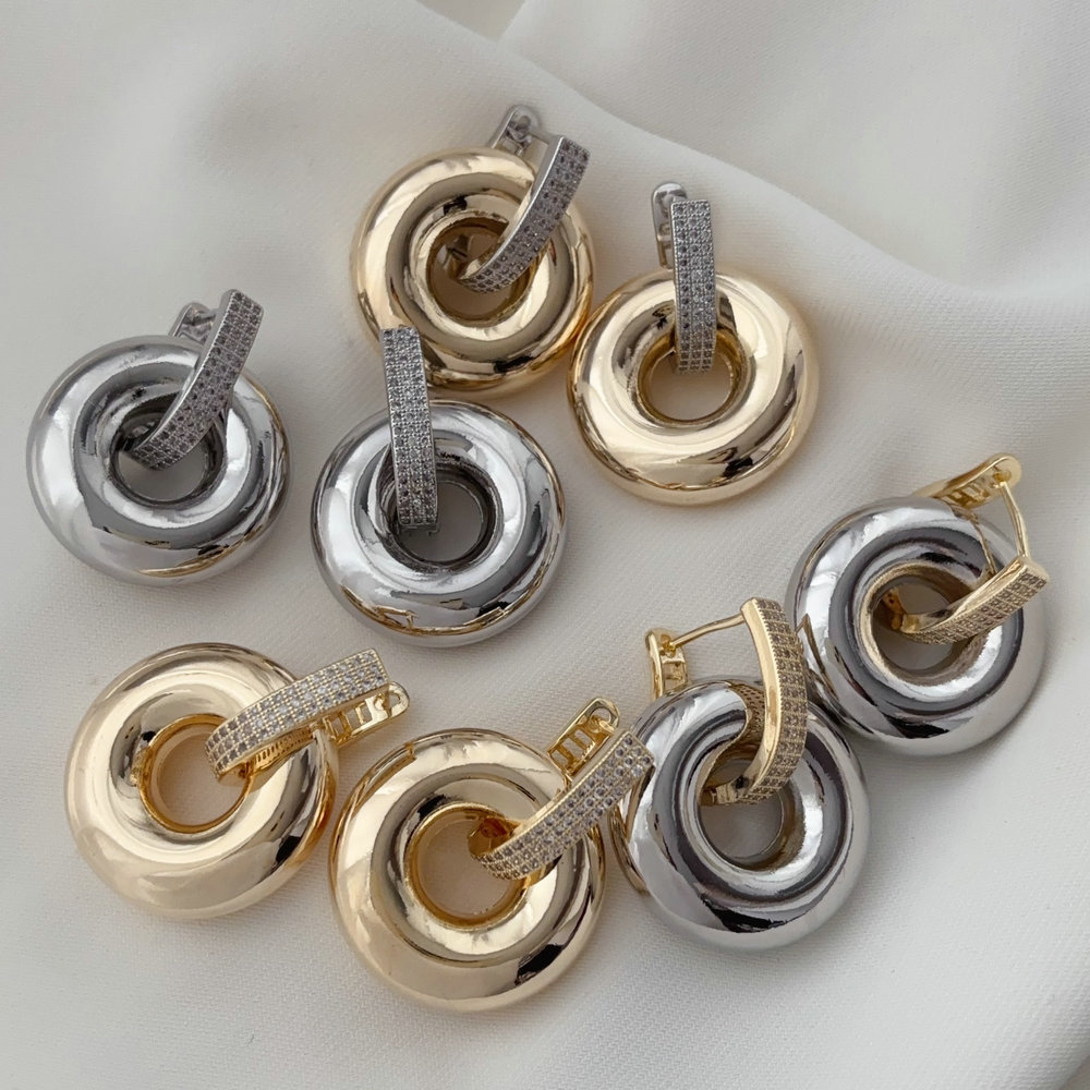 Metal round charm earrings
