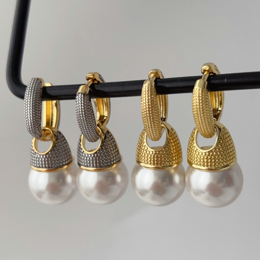 Pearl drop earrings
