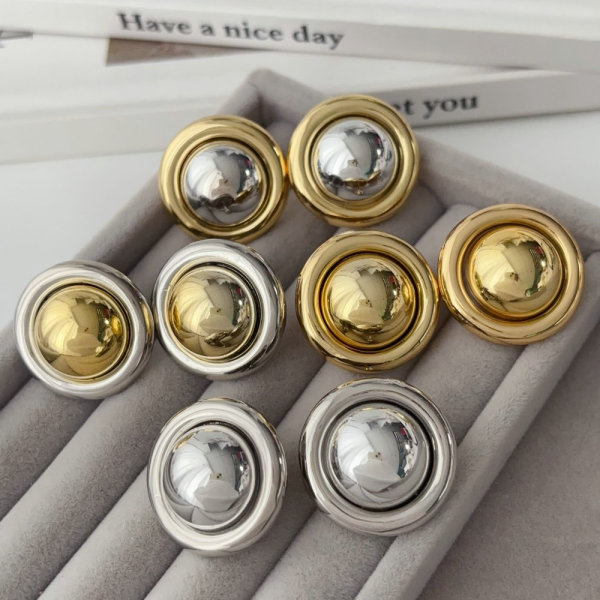 Metal round shape earrings
