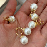 Simple pearl earrings