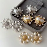 Heart pearl bee earrings