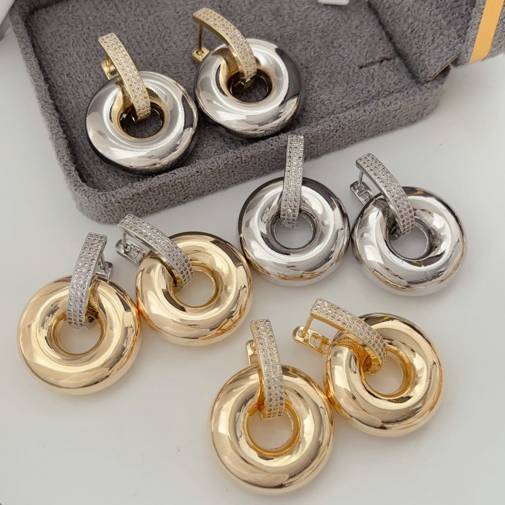 Metal round charm earrings