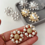 Heart pearl bee earrings