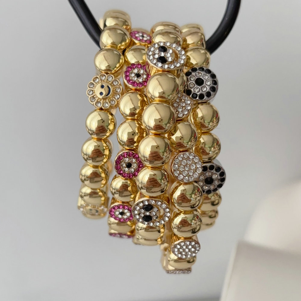 Elastic eye bracelet