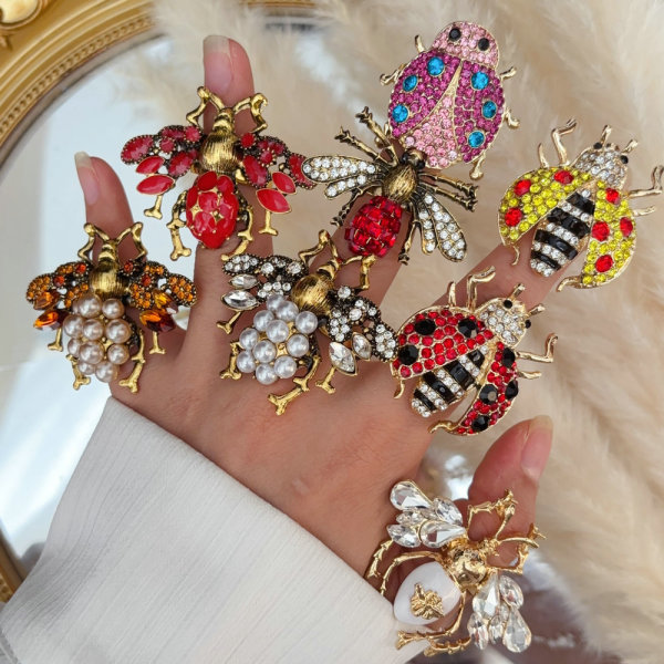 Inset bee ring