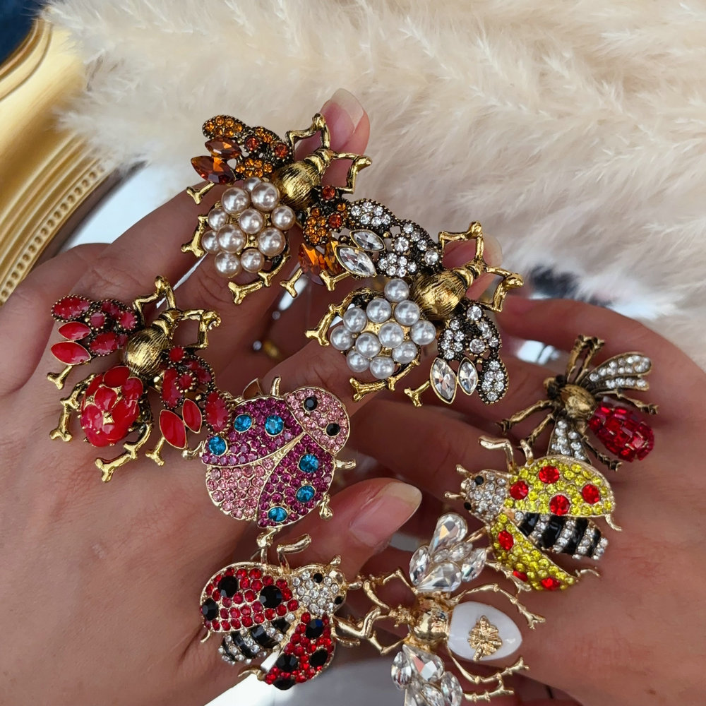 Inset bee ring