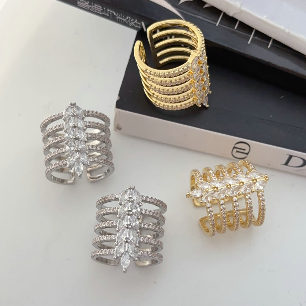 Pave zircon leaf ring