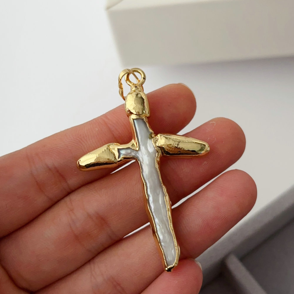 Fresh water pearl pendant