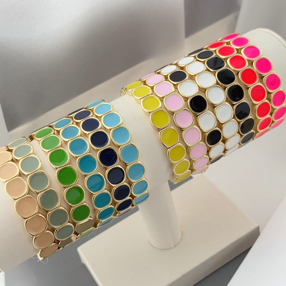Enamel roun charm elstic bracelet