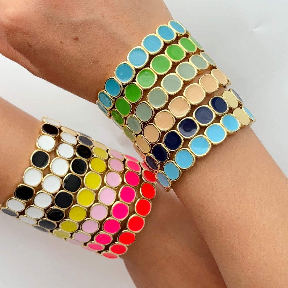 Enamel roun charm elstic bracelet