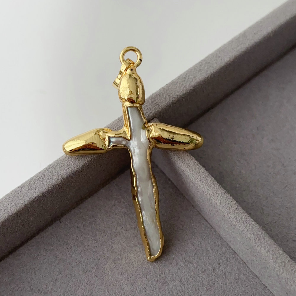 Fresh water pearl pendant