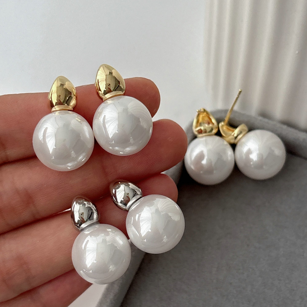 Pearl drop earrings