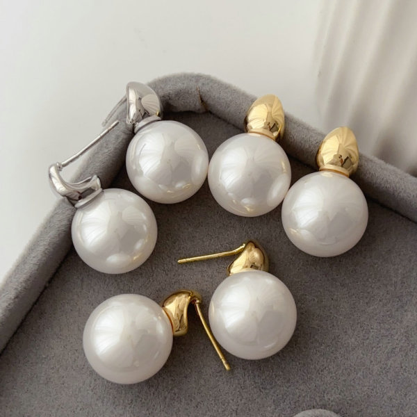 Pearl drop earrings
