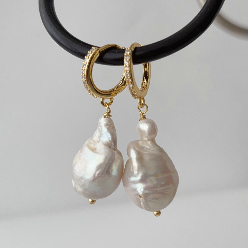 Fresh water pearl earrings