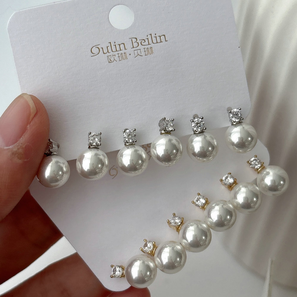 Set pearl earrings