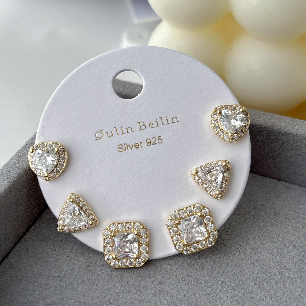 Set stud earrings