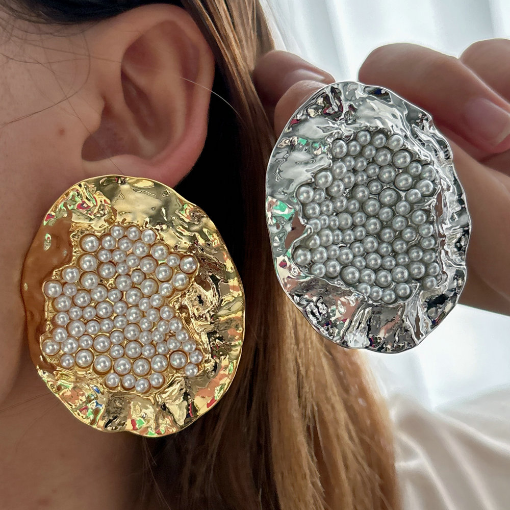 Chunky pearl earrings