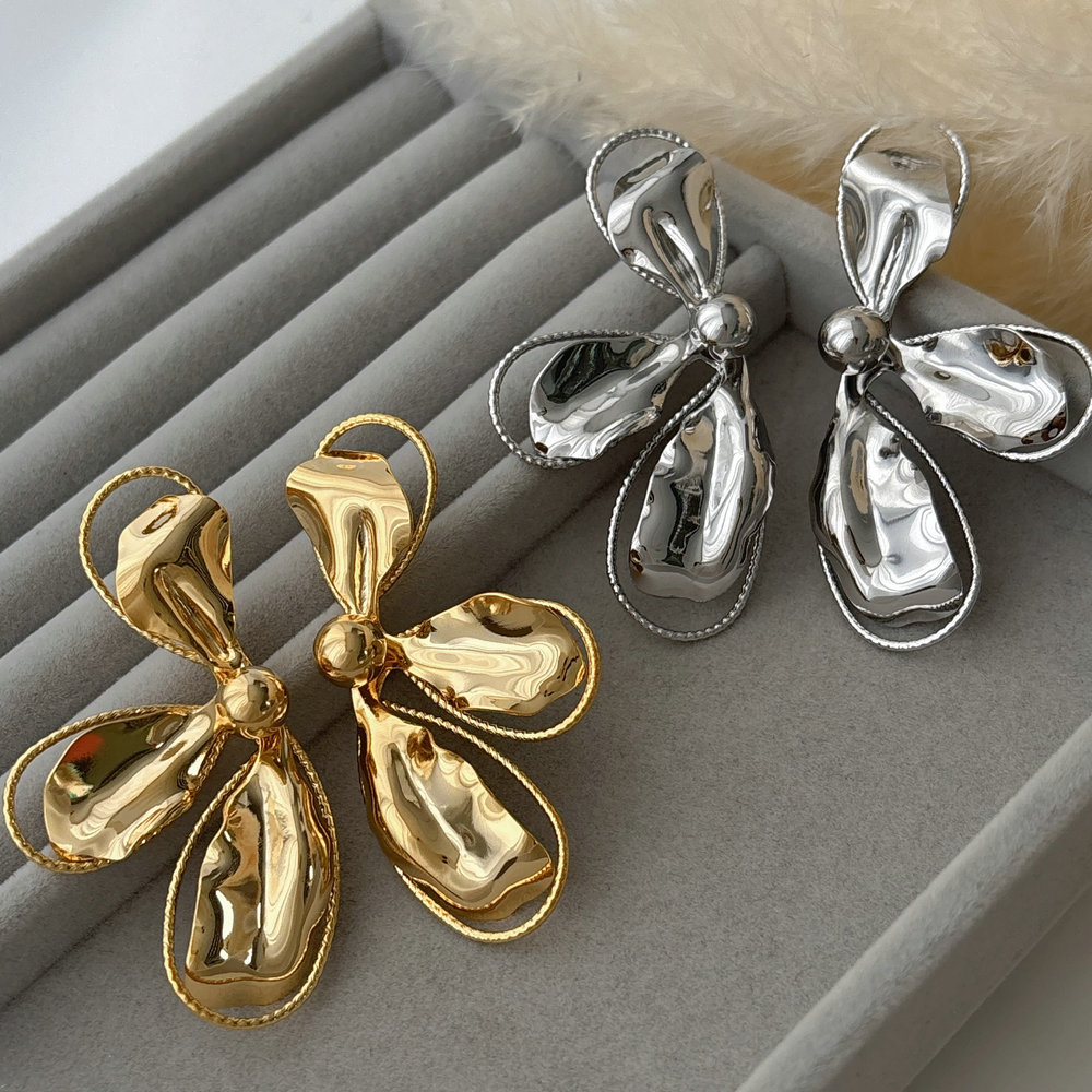 Chunky metal flower earrings