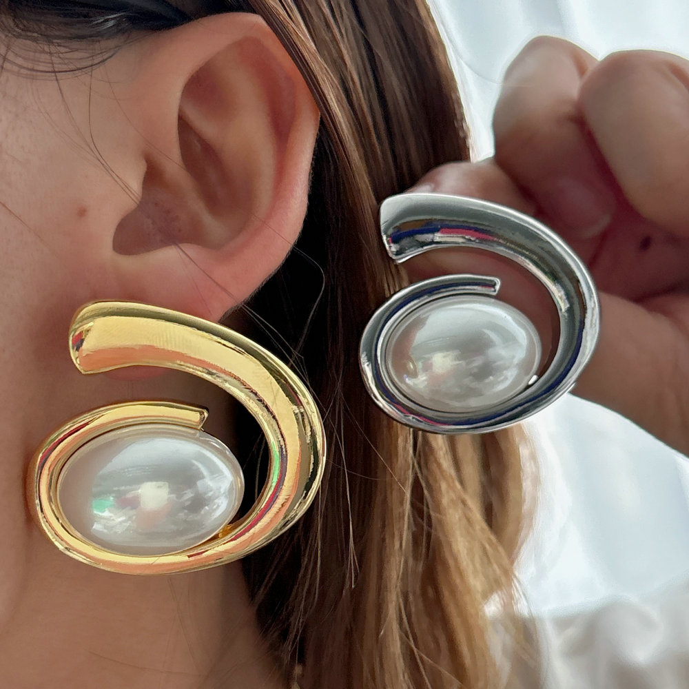 Pearl metal earrings