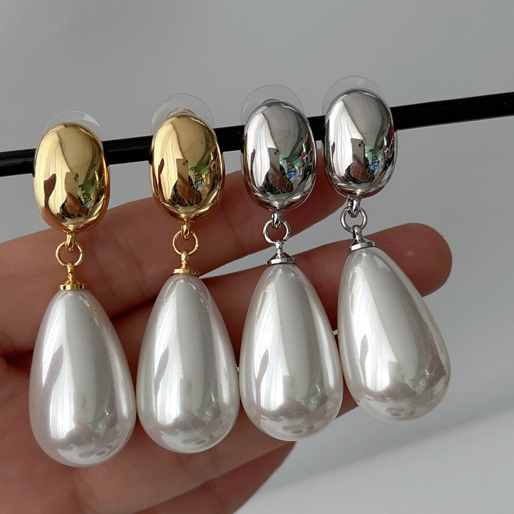 Teardrop pearl earrings