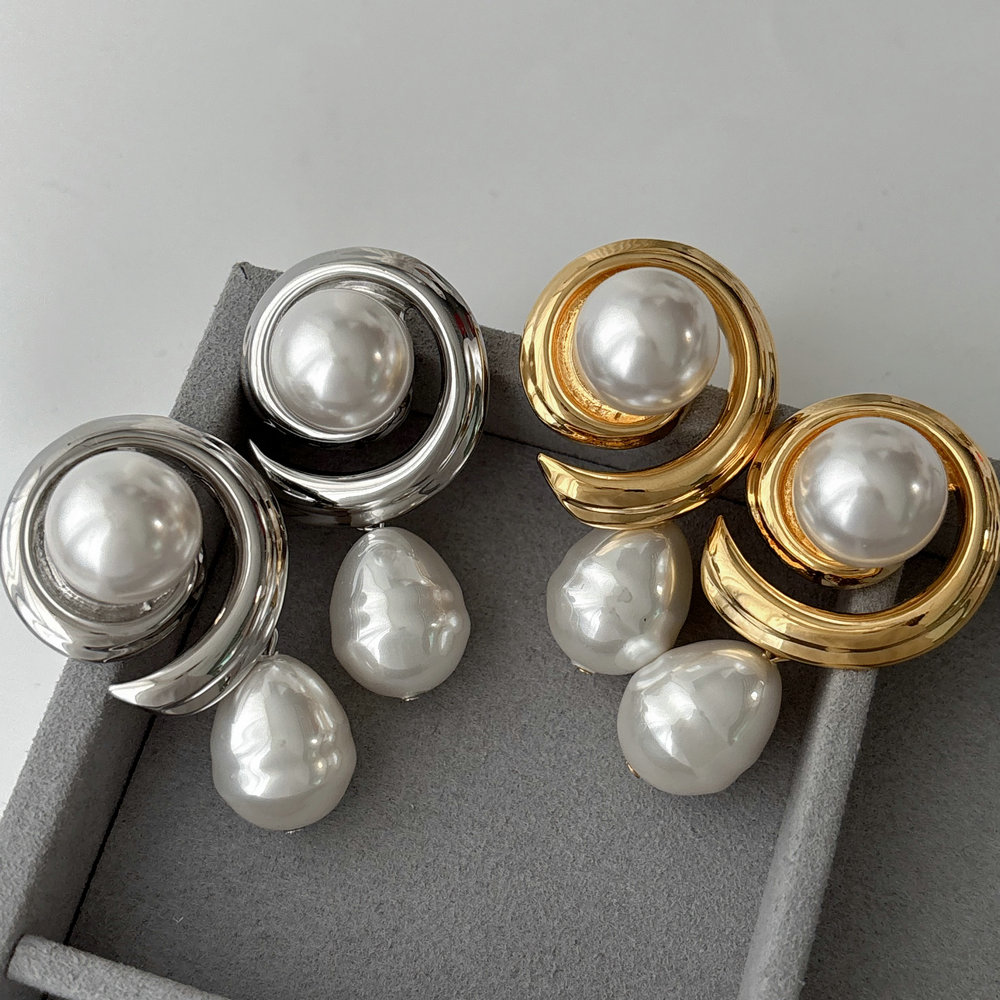 Pearl snail earrings