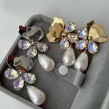 Flower pearl earrings