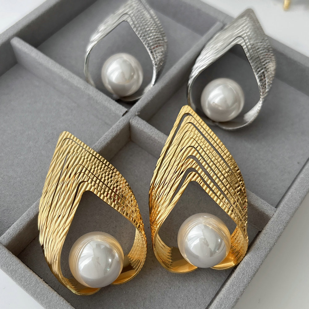Chunky pearl fan shape earrings