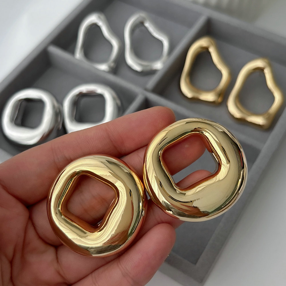Metal square earrings