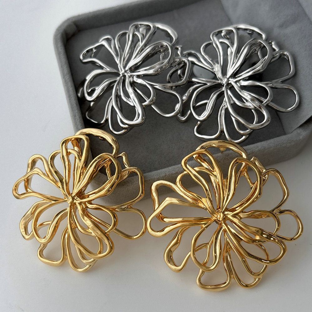 Chunky metal flower earrings