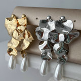 Leaf pearl earrings