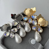 Flower pearl earrings